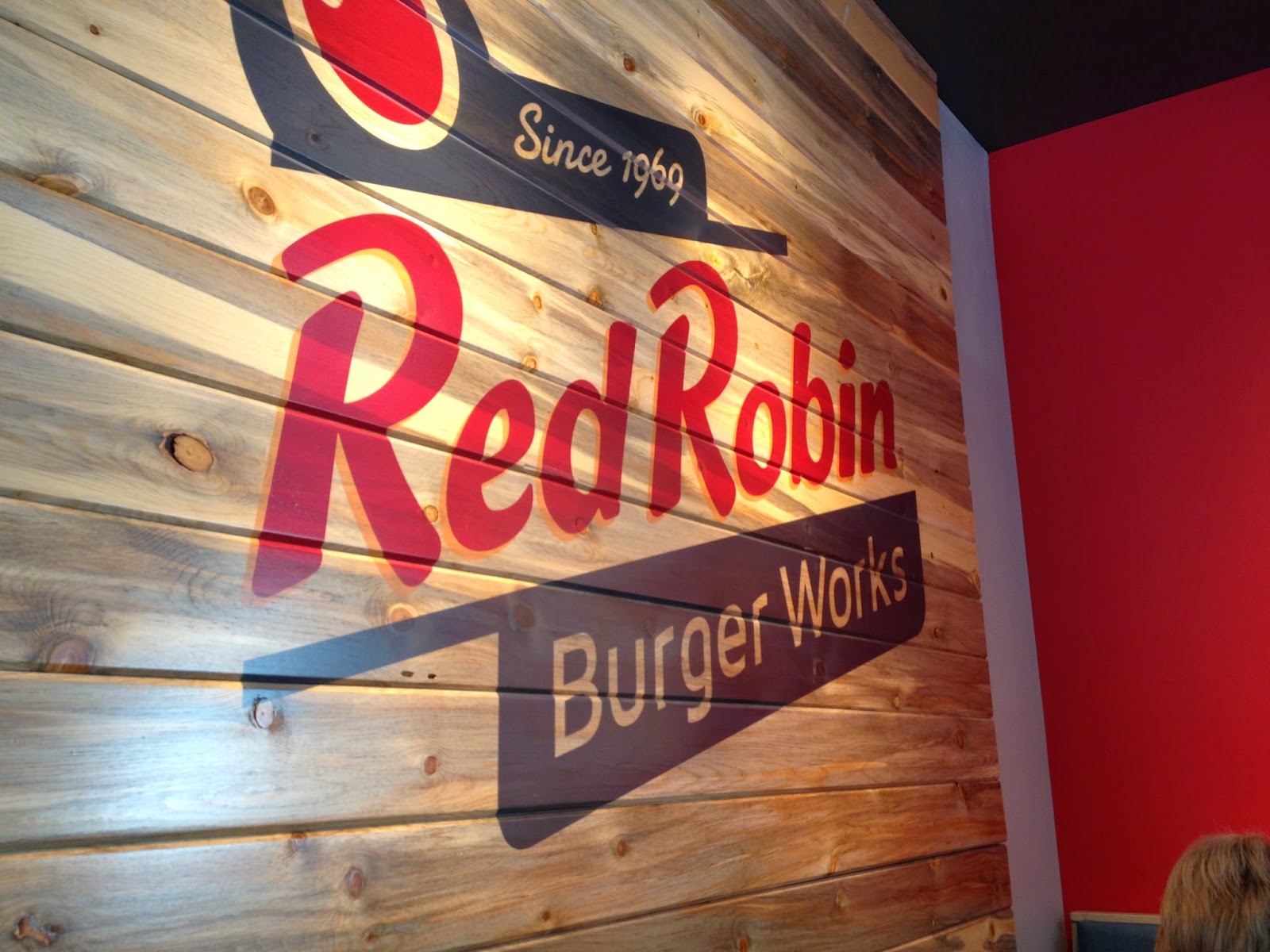 Red Robin Burger Works opens 4th Chicago location